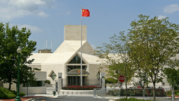 驻多哥大使巢卫东会见多卫生部长达雷