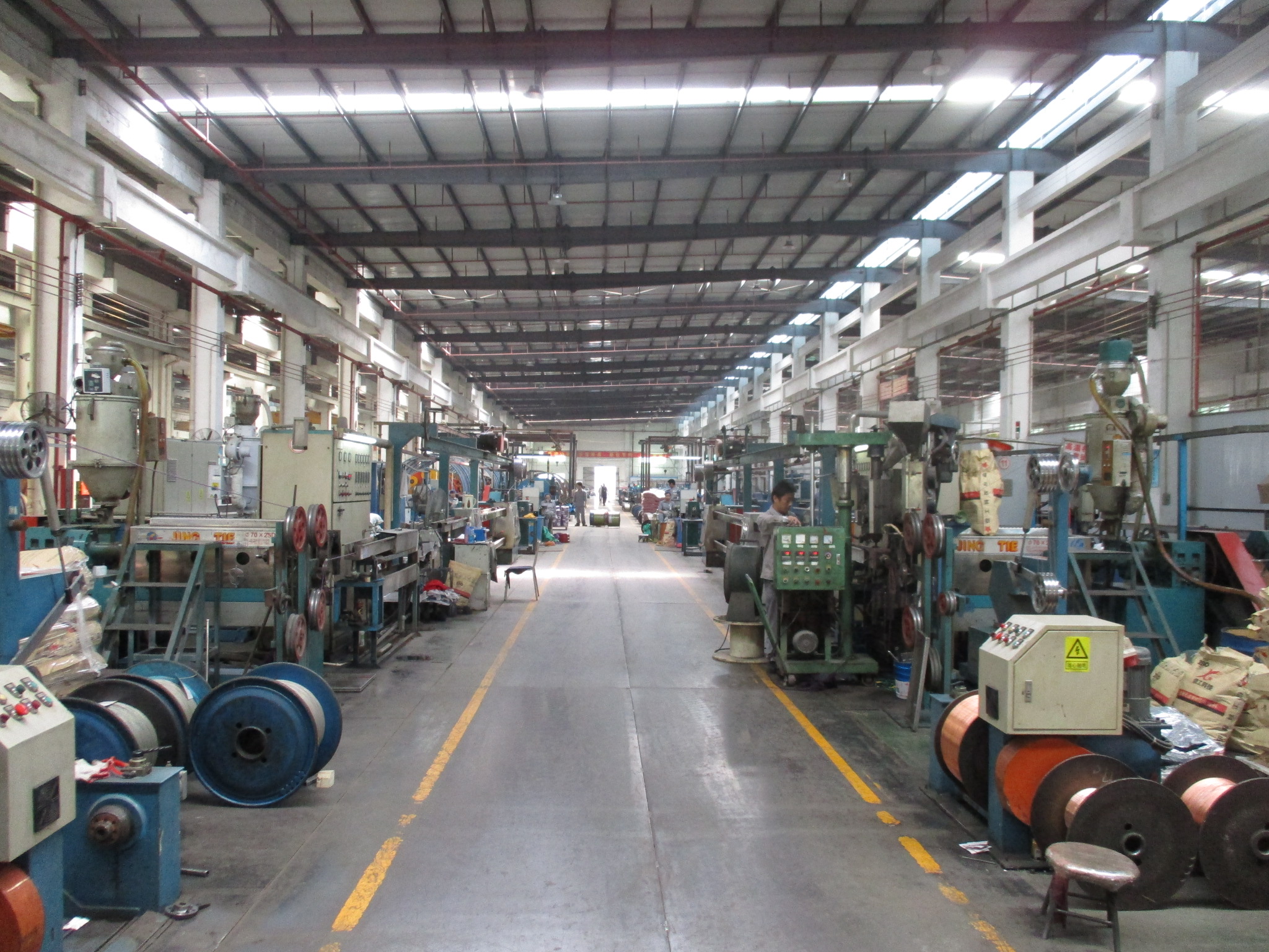 金龙羽披露2笔对外担保，被担保方为惠州市金龙羽电缆实业发展有限公司