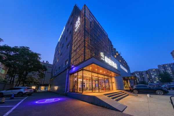 王府井控股股东首旅集团持股比例被动增至33.17%