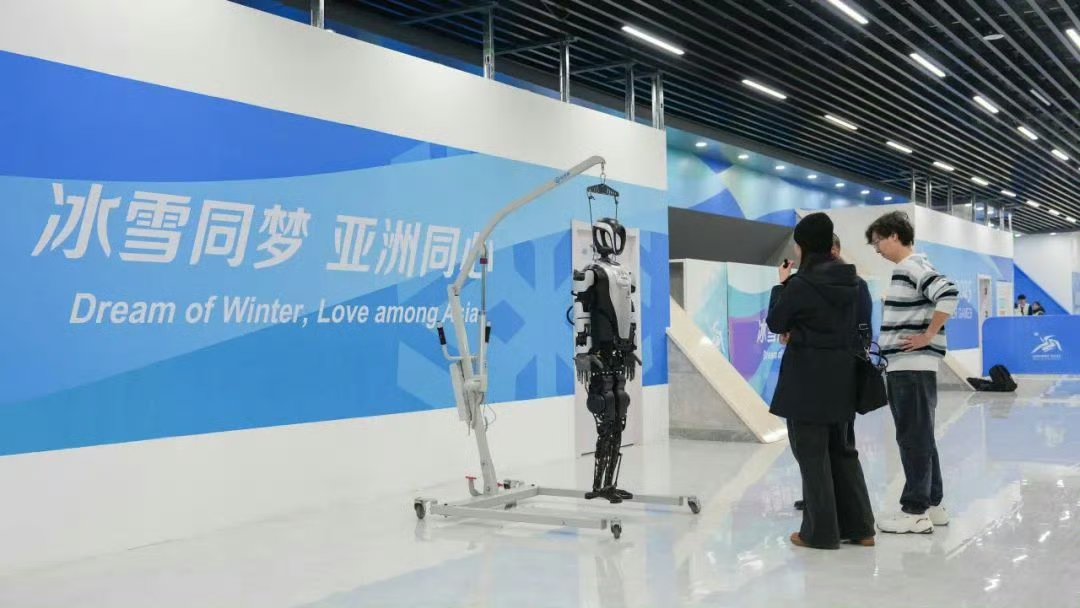 精工科技：目前公司研发团队尚在对单关节外骨骼助力机器人进行调试和测试