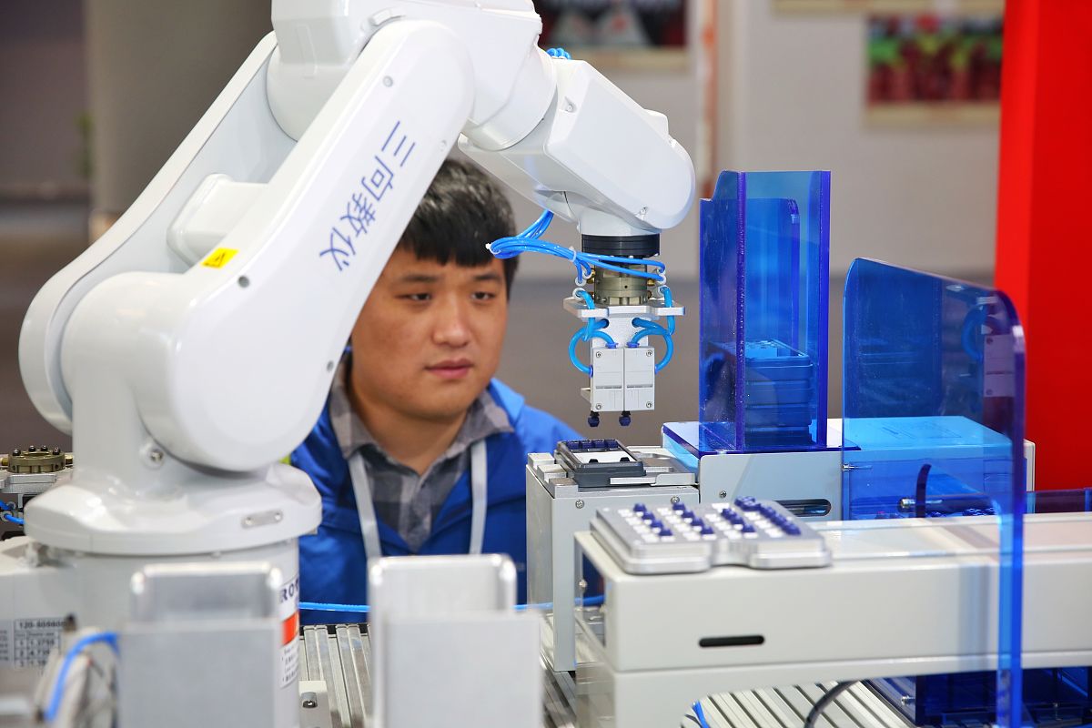 精工科技：目前公司研发团队尚在对单关节外骨骼助力机器人进行调试和测试