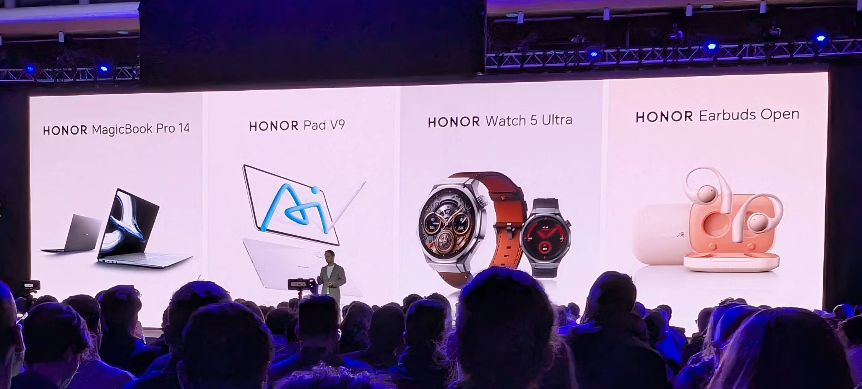 荣耀参展2025全球人工智能终端展，国内首次技术解读阿尔法战略