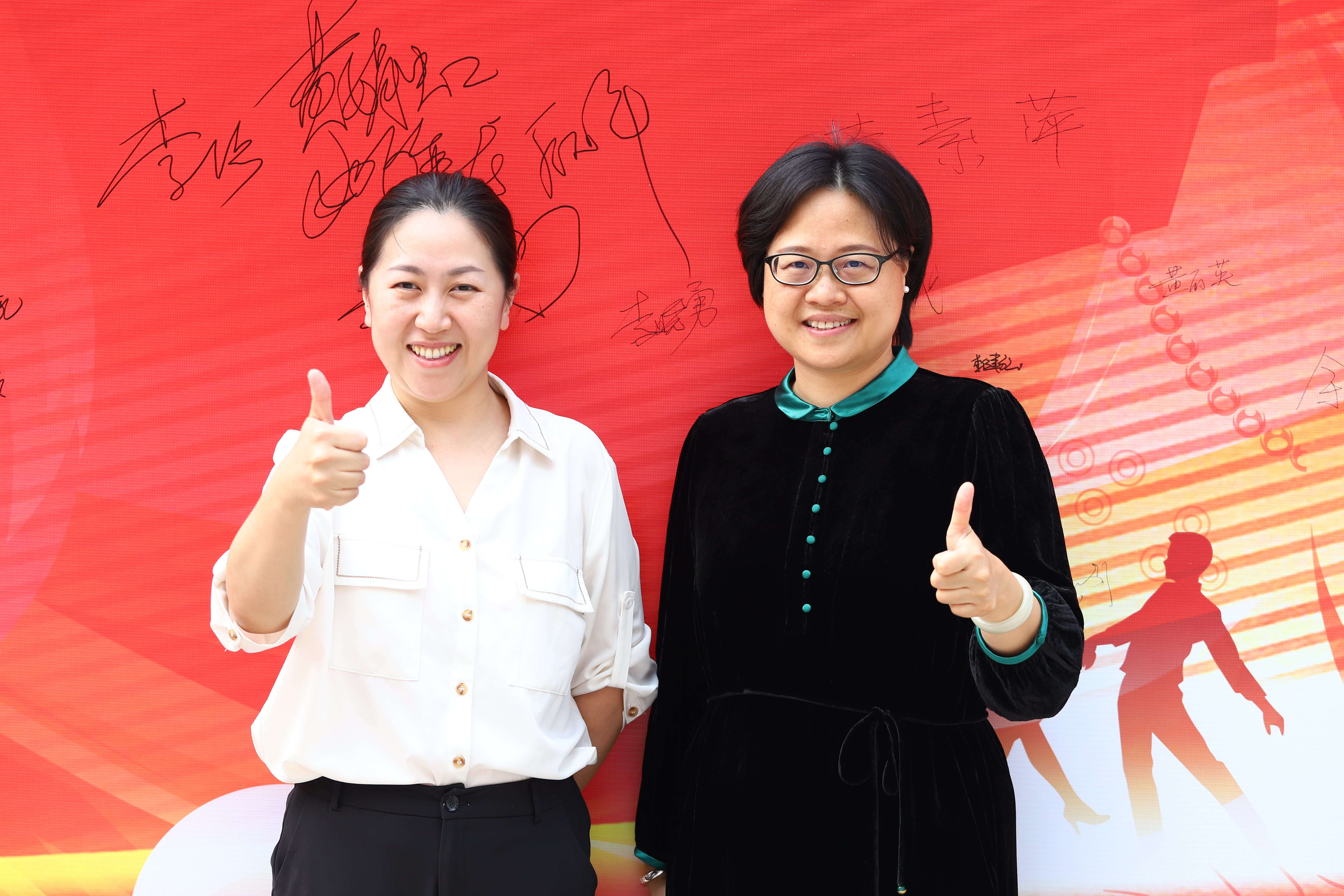 王有莉参赞陪同陈道江大使出席莫兰特湾市政综合体项目竣工剪彩仪式