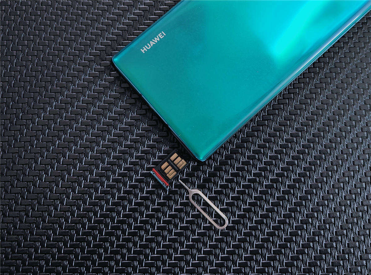 大华股份获得外观设计专利授权：“路由器”