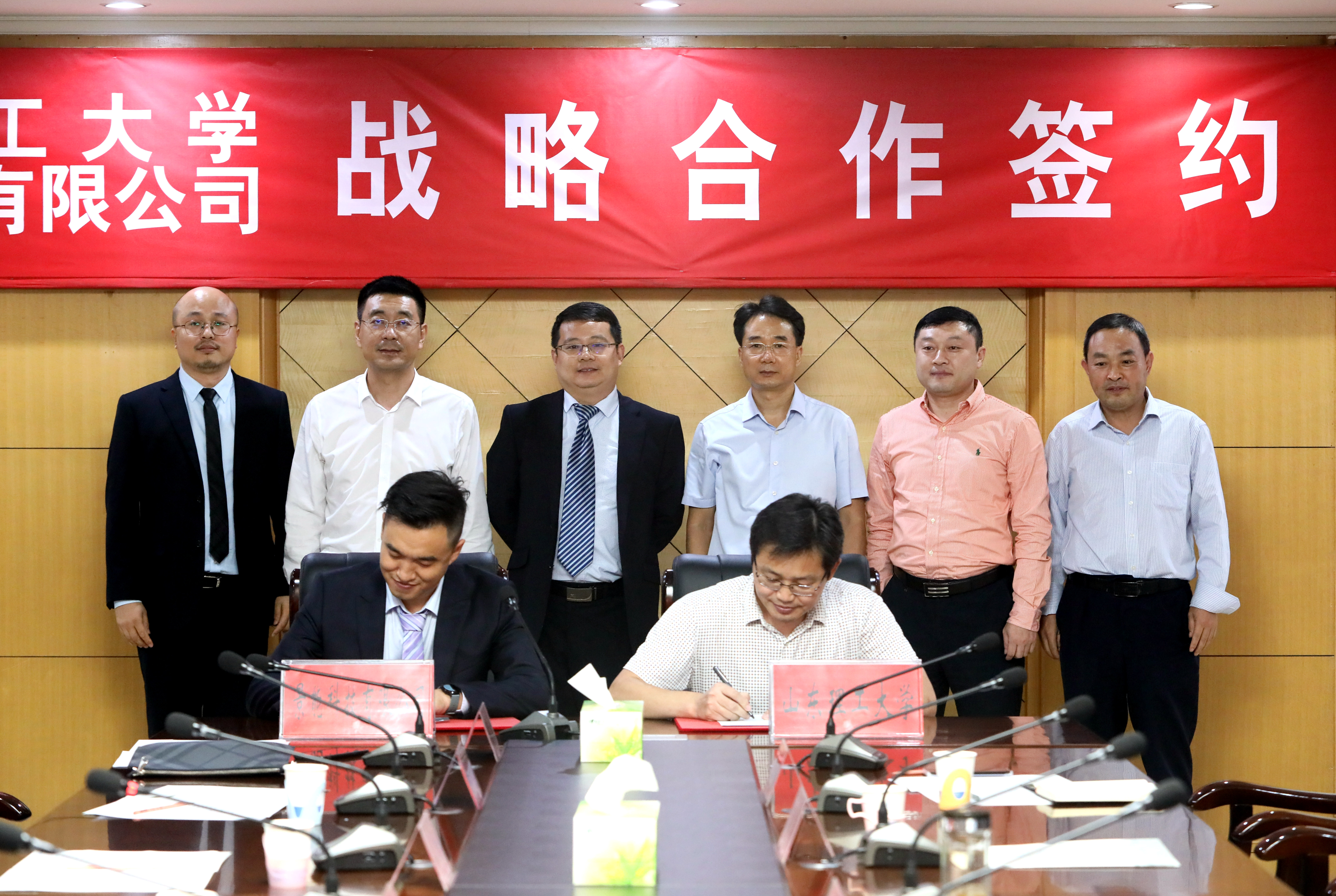 波黑电信与亚马逊签署战略合作协议