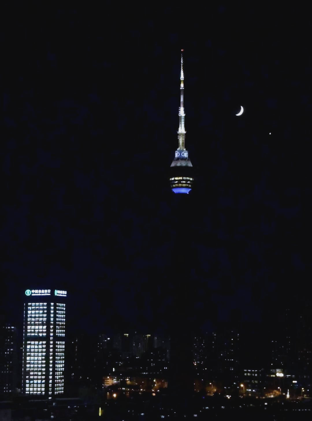 7月22日至23日凌晨天宇将先后上演金星伴月和木星伴月