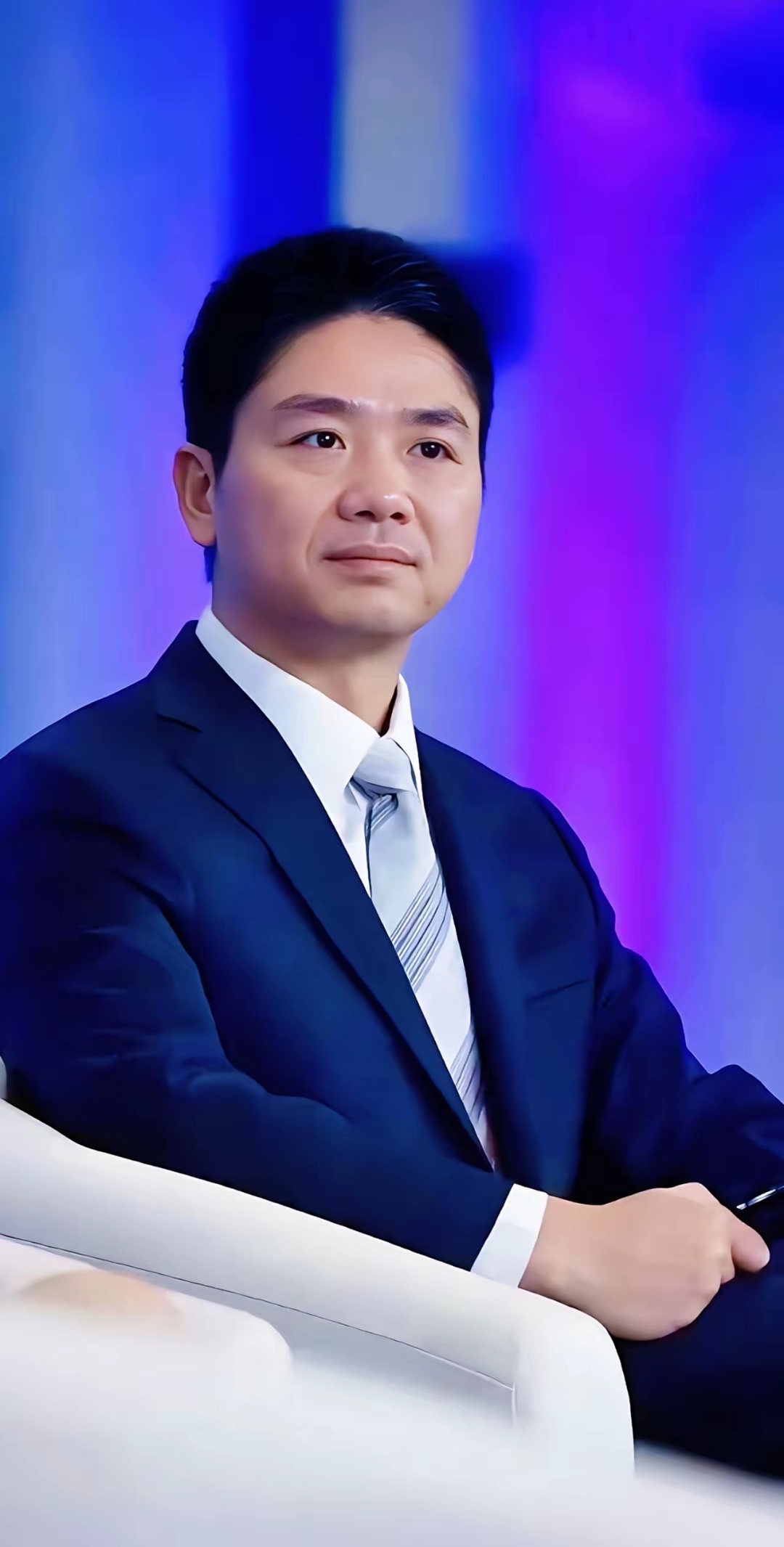 央行:8月1日起,现金买金超10万元需上报;京东消金启幕 | 金融早参