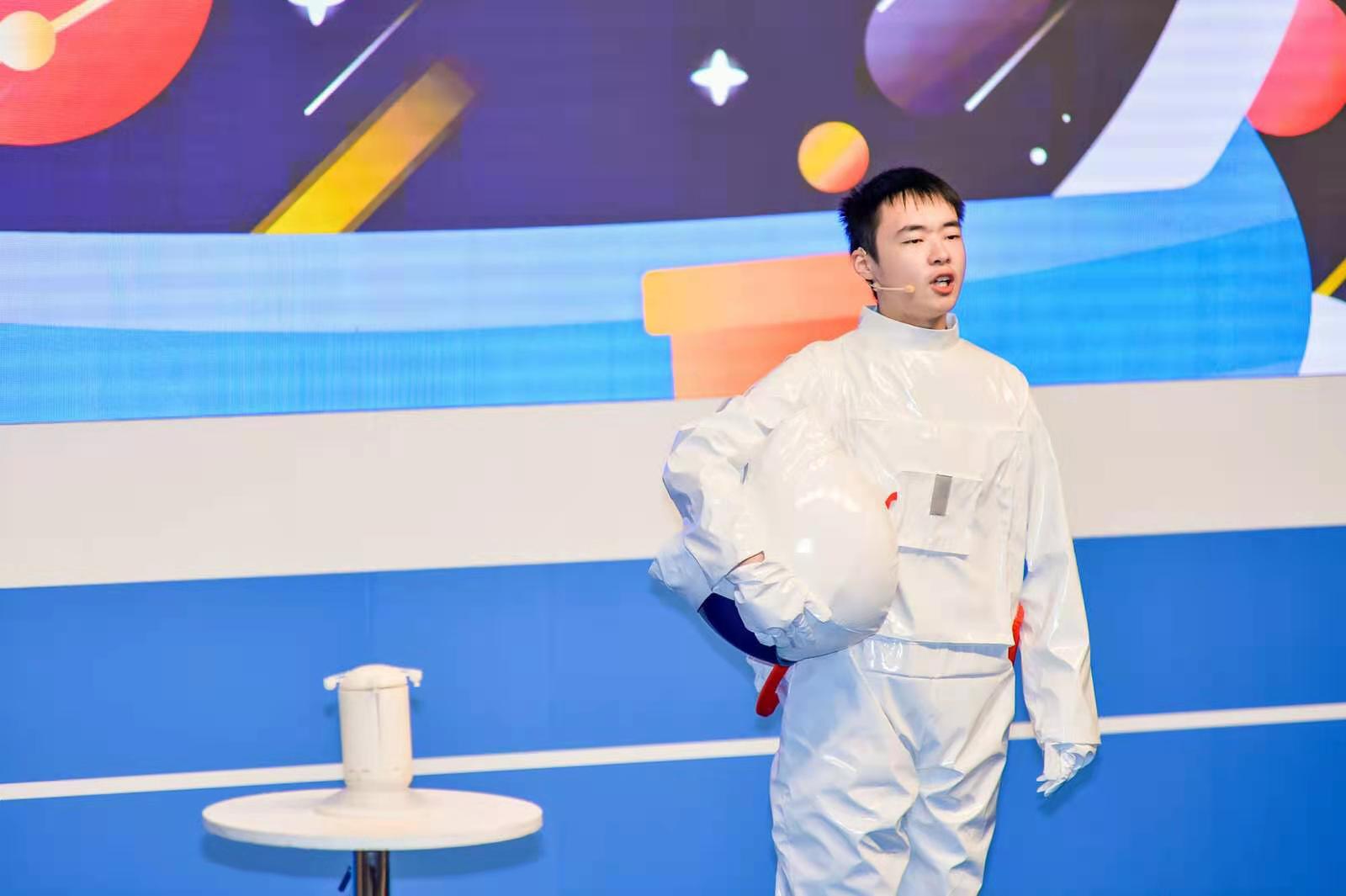“黄金周”里的经济故事：工程师让机器人竞技更强、“下手”更准