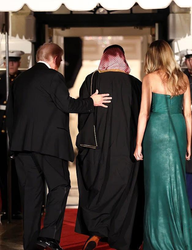 沙特王储兼首相访美，两国签署多项协议