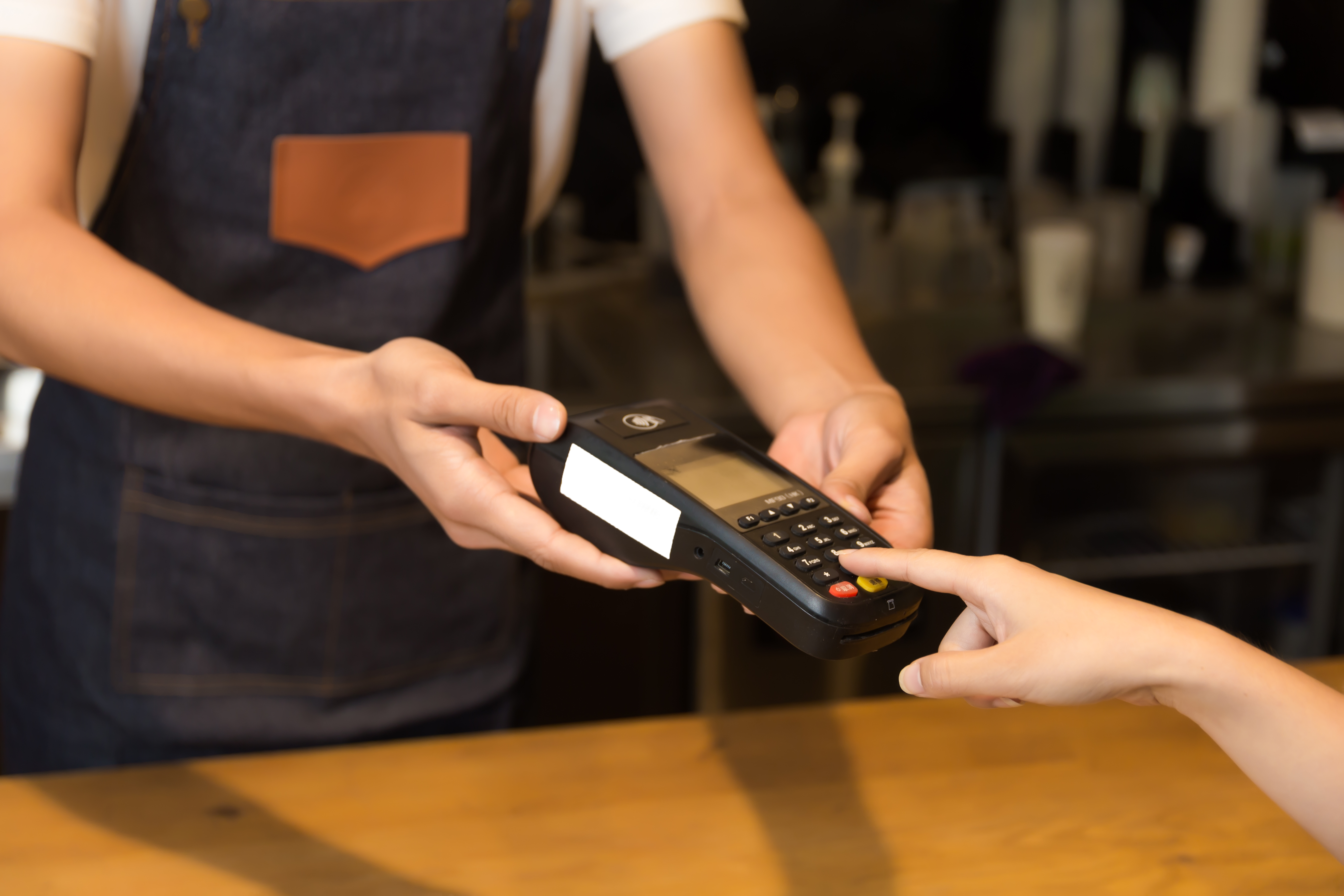 隔空盗刷银行卡的黑锅，手机NFC不背