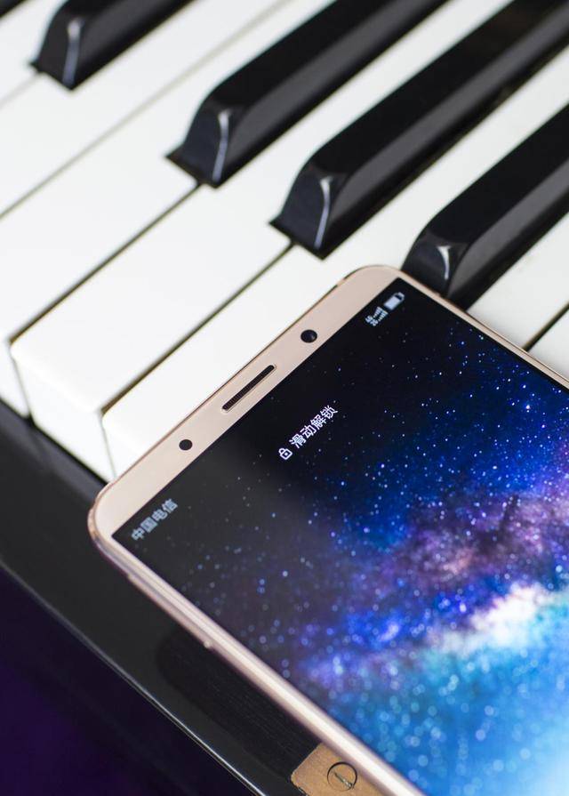 康冠科技：与华为在移动屏产品上有合作