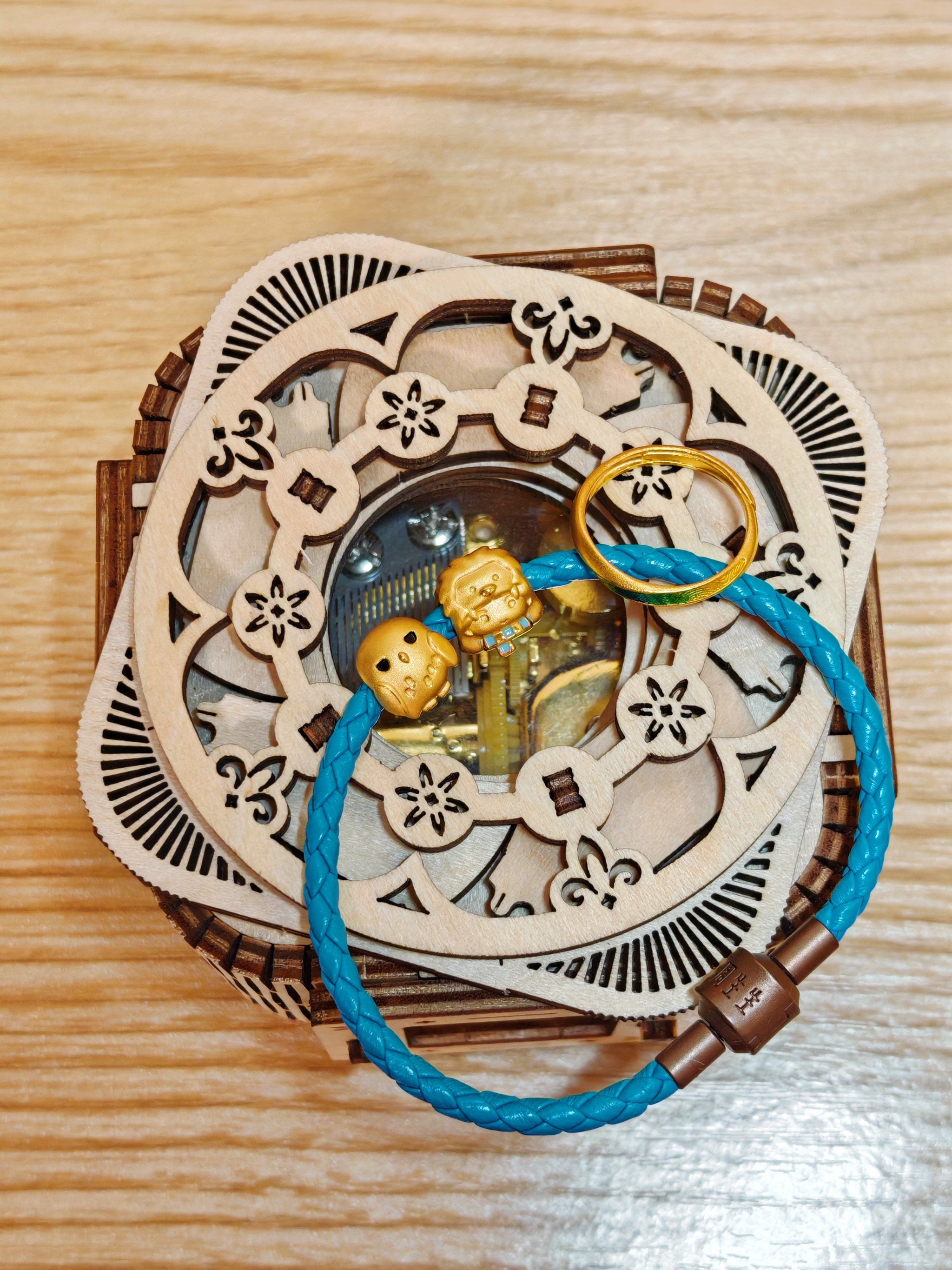 周大生：已推出面向年轻消费群体的轻量化、个性化黄金产品系列