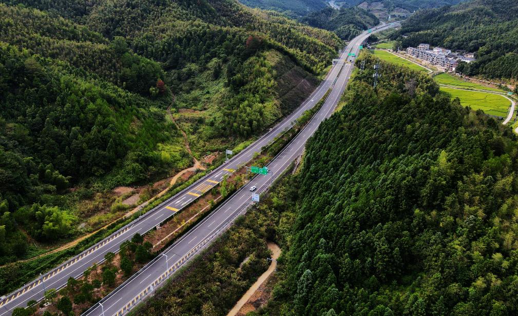 越秀地产拟发行17.35亿元有担保绿色票据