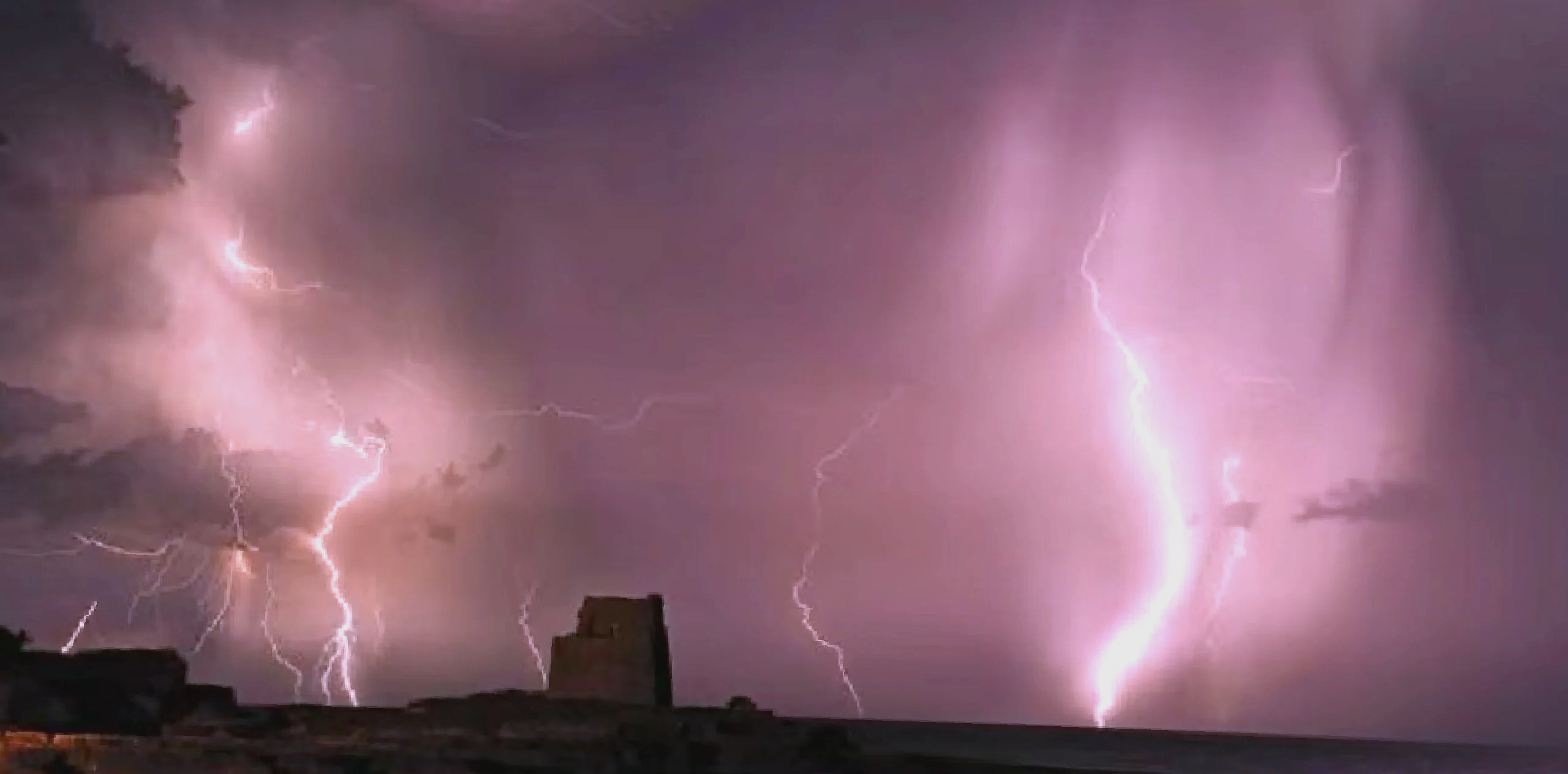 太阳爆发最高等级耀斑 引发轻度地磁暴