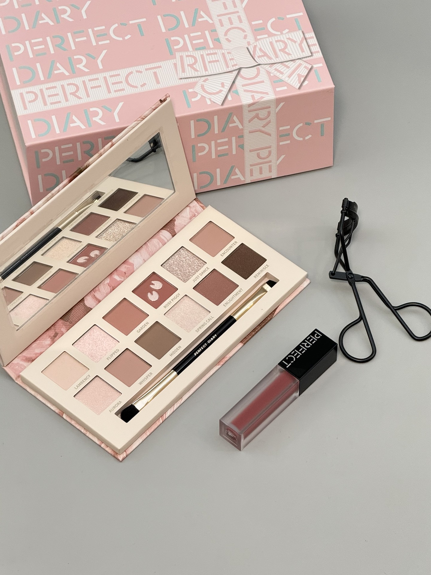 锦波生物获得外观设计专利授权：“包装盒（薇旖美HiveCol164.88°竖盒一）”