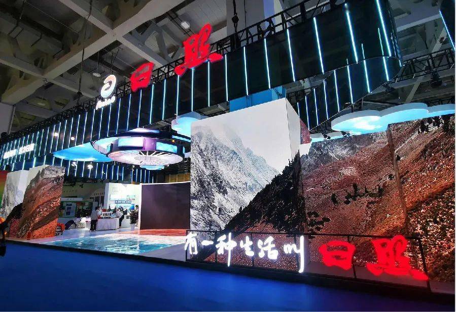 阿联酋经济和旅游部长出席马德里国际旅游展