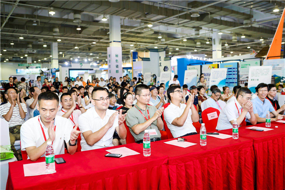阿联酋经济和旅游部长出席马德里国际旅游展