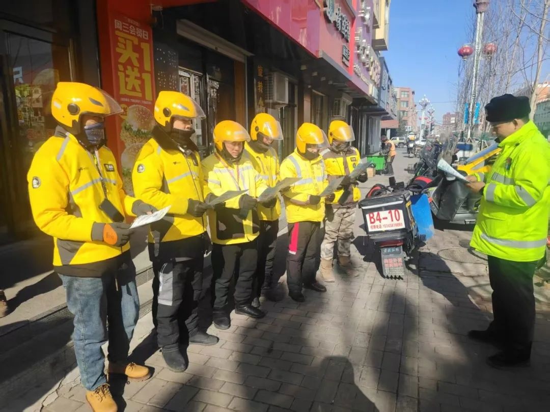 外卖平台表彰交通安全模范骑手