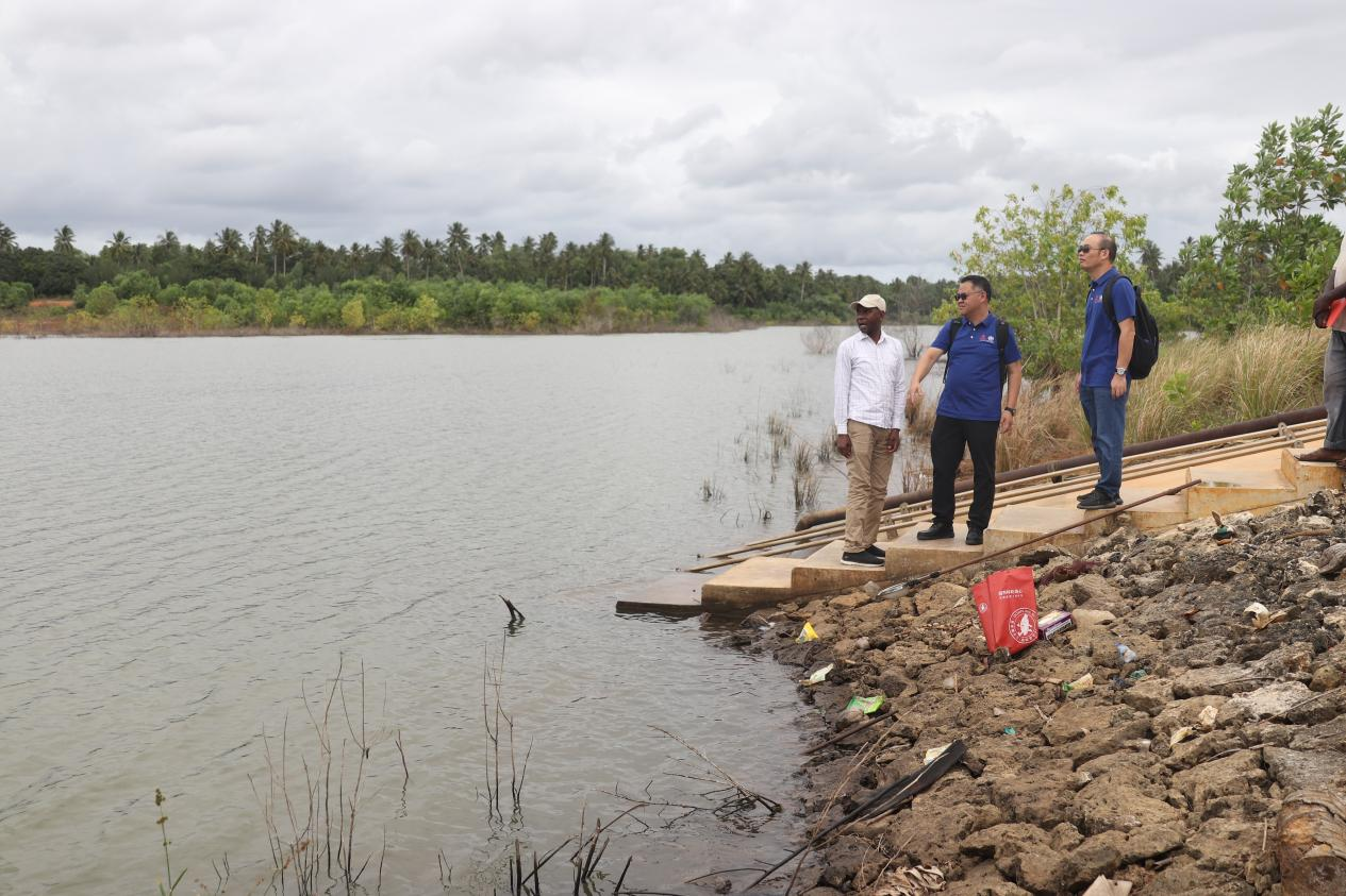 积极响应“中非人文交流年”活动倡议，援坦桑尼亚桑给巴尔血吸虫病防治专家开展义诊活动