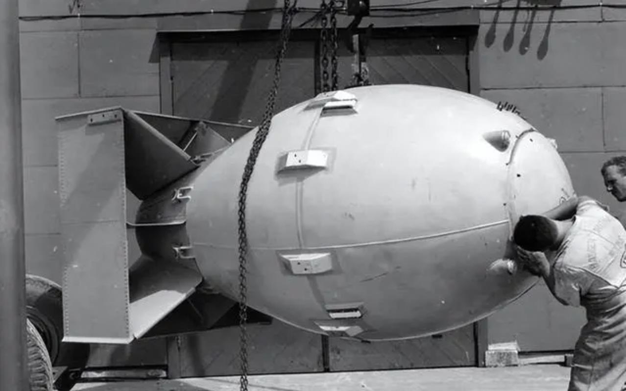 科研团队为银河系中心拍摄了一组“分子影集”