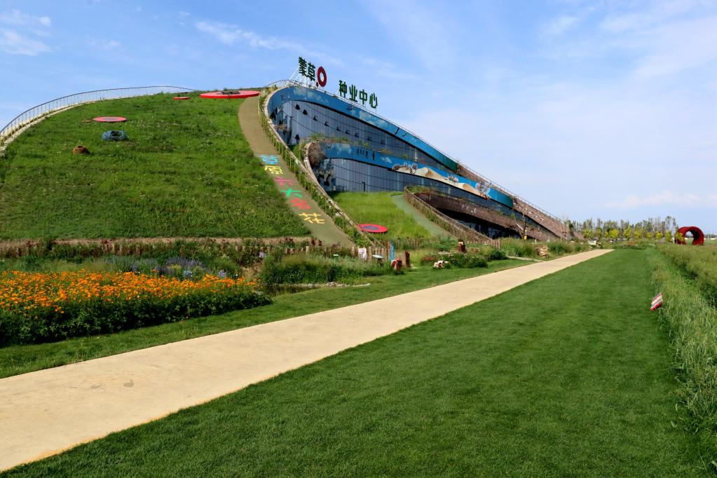 蒙草生态获得实用新型专利授权：“一种草料杂物二次回收利用装置”