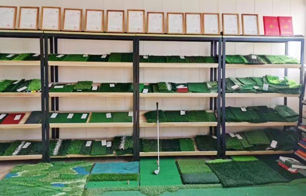 共创草坪获得实用新型专利授权：“一种集展示与裁切功能于一体的货架”