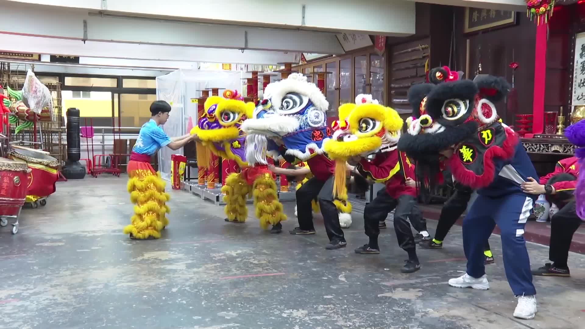 新华走笔丨当机器狗闯入“戏窝子”