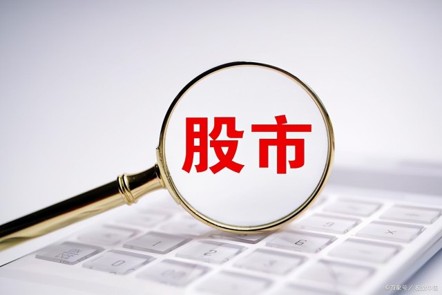 A股十年变迁： 公募基金十年蝶变：机构化进程加速 被动型基金崛起