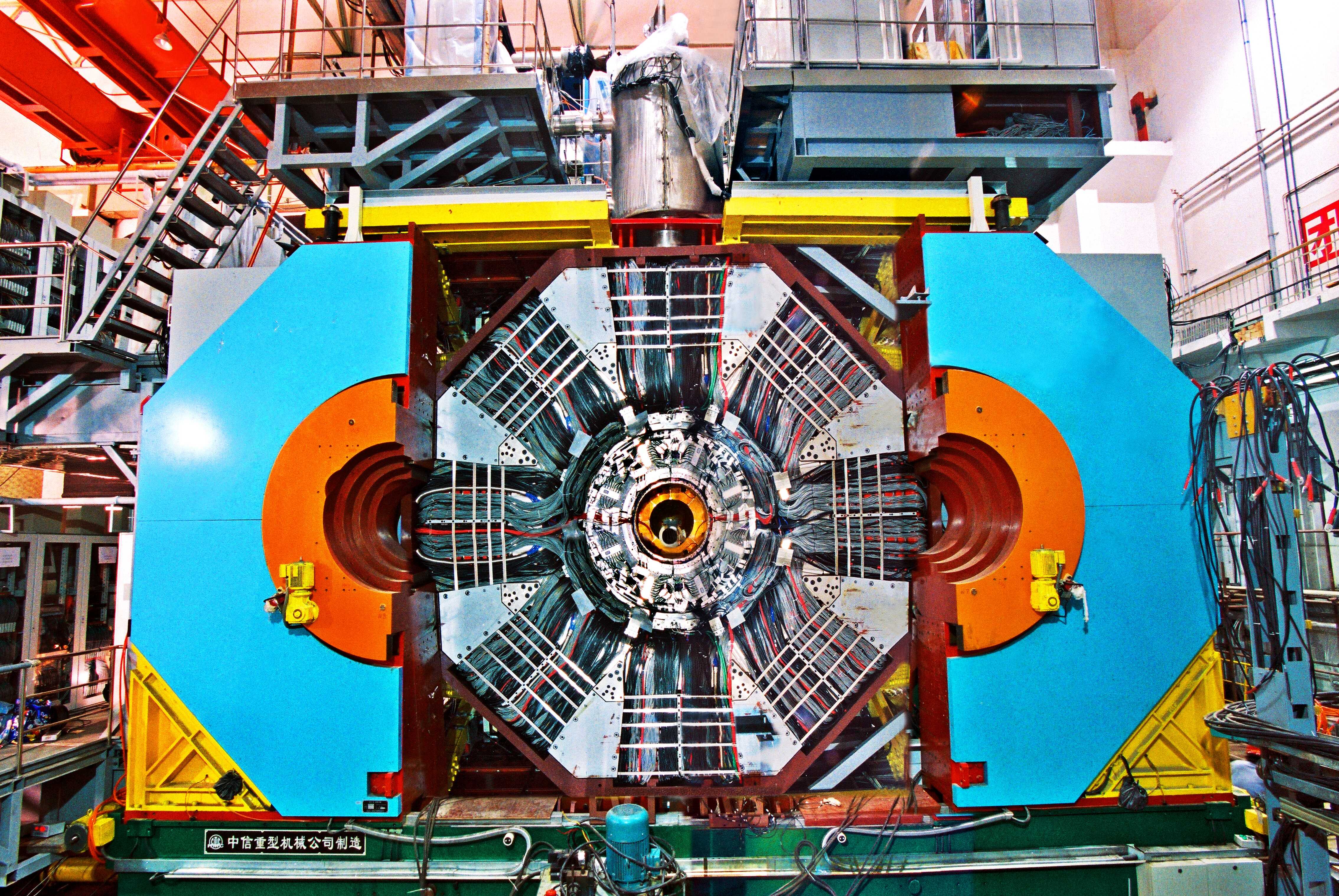 中国团队利用欧洲大型强子对撞机发现新粒子