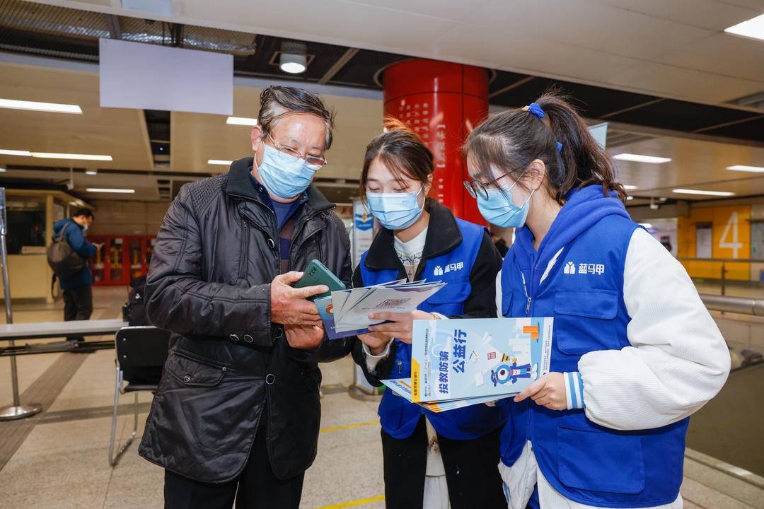 这群“蓝马甲”，架起实验室到市场的桥