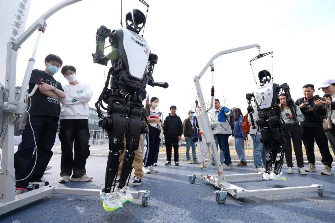 北京亦庄人形机器人半马悬念拉满：冲线第一不等于最终冠军