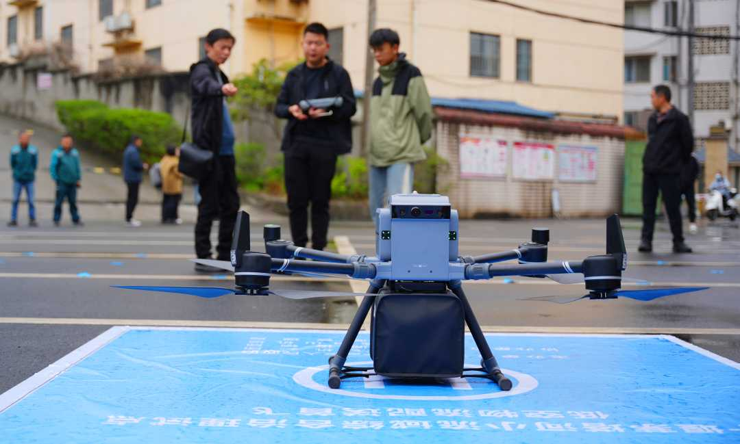 HH-200航空商用无人运输系统首飞成功