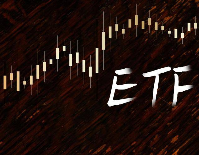 半导体板块强势反弹，芯片产业指数集体涨超2%，关注半导体设备ETF易方达（159558）配置价值