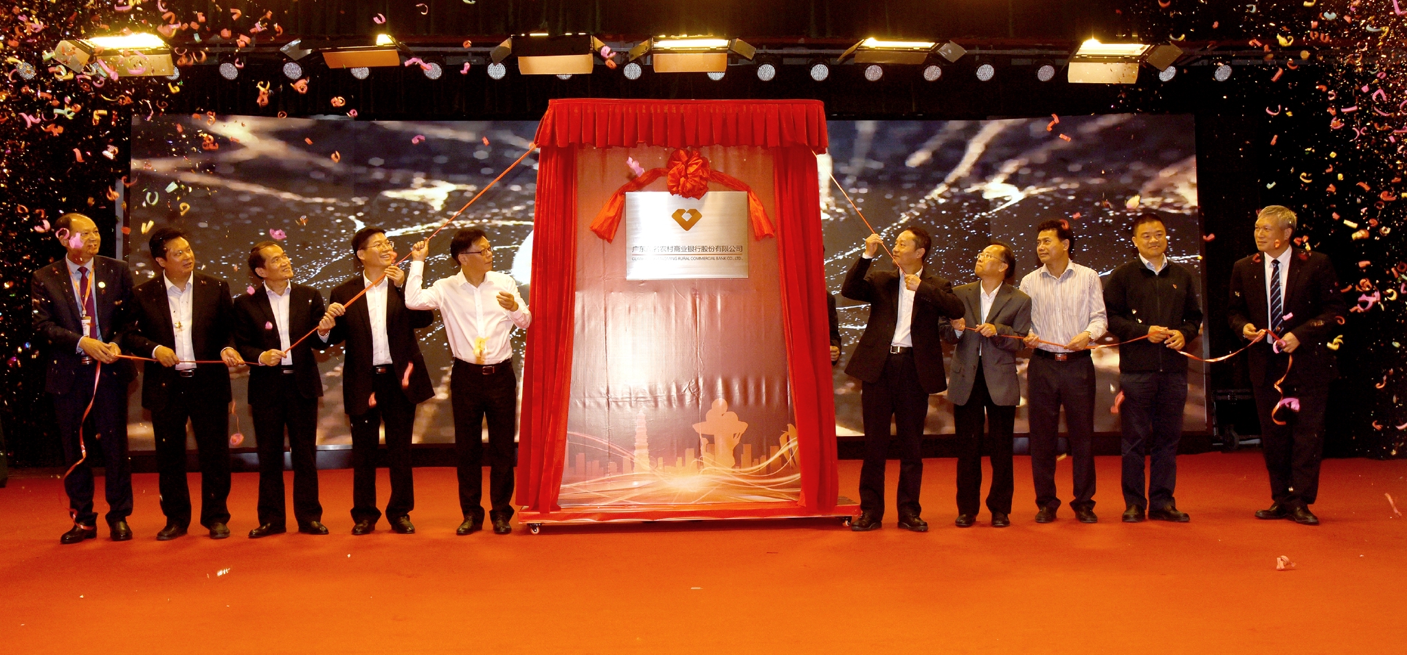 无尽唏嘘！华夏幸福连续三年巨额亏损，净资产大额转负资不抵债，将披星戴帽沦为*ST华幸