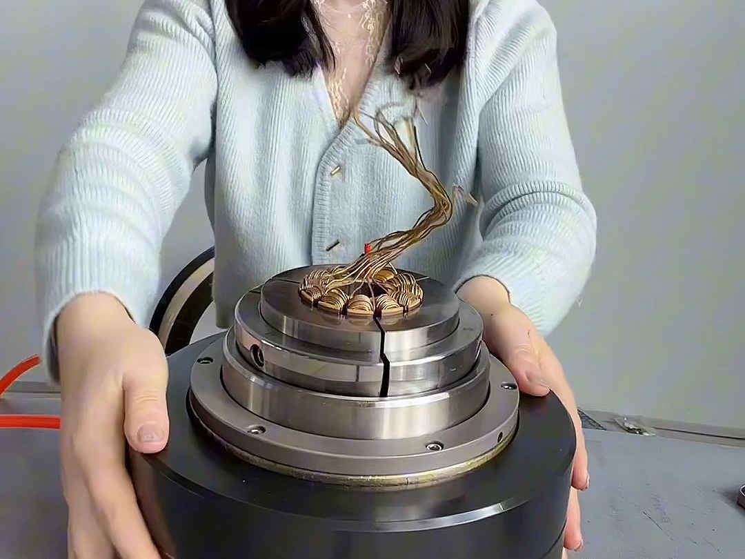 航天晨光获得发明专利授权：“一种金属板夹持旋转装置”